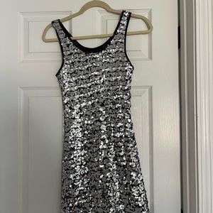 Romeo and Juliet Couture Small Silver Sequins Sleeveless Tank Dress